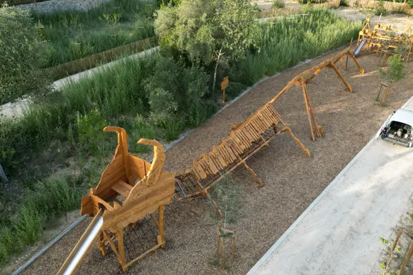 Détail du dragon en bois – Vézénobres